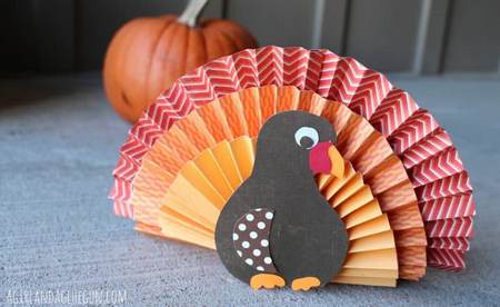 Paper Fan Turkey2